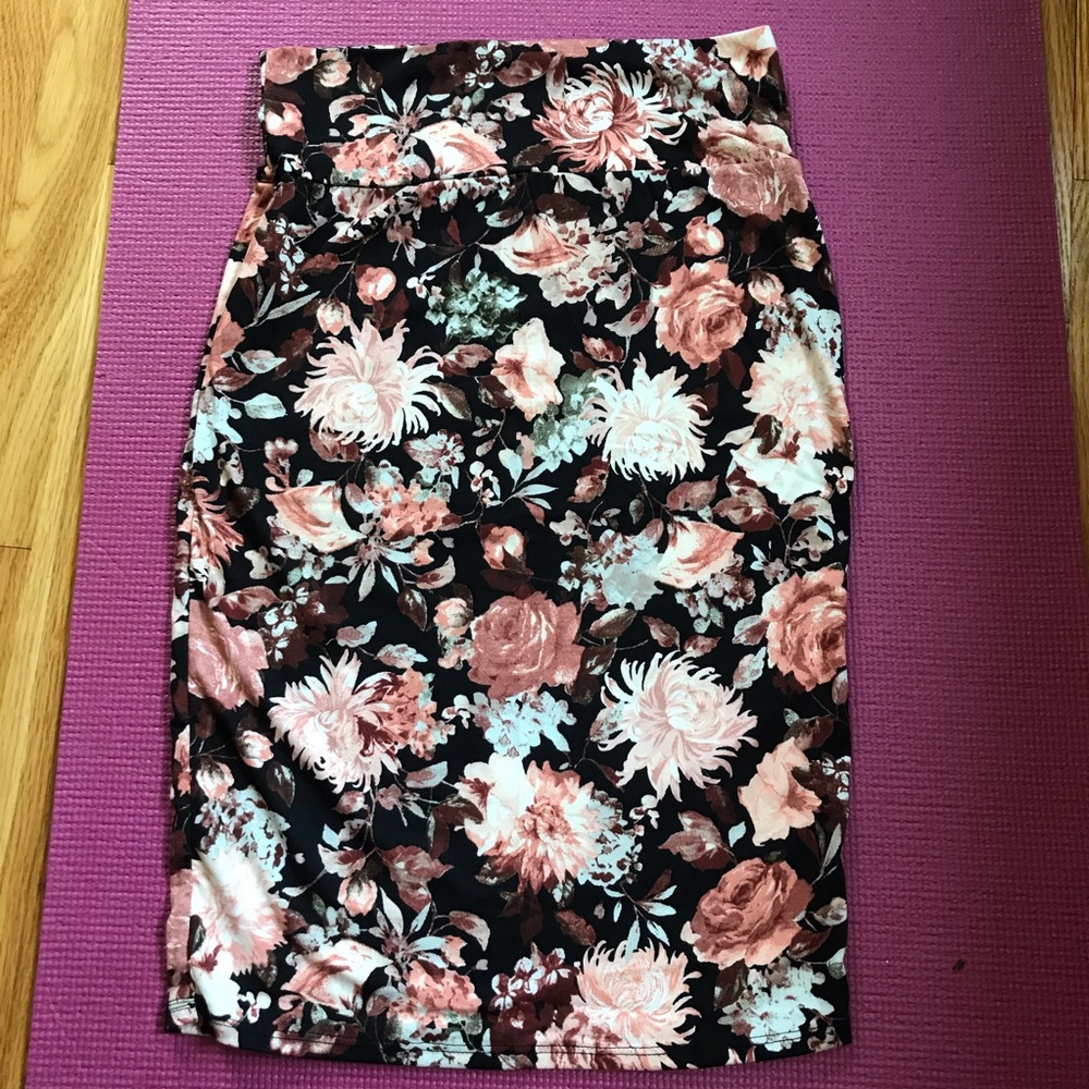🎉HP🎉 🌸Floral Pencil Skirt 🌸